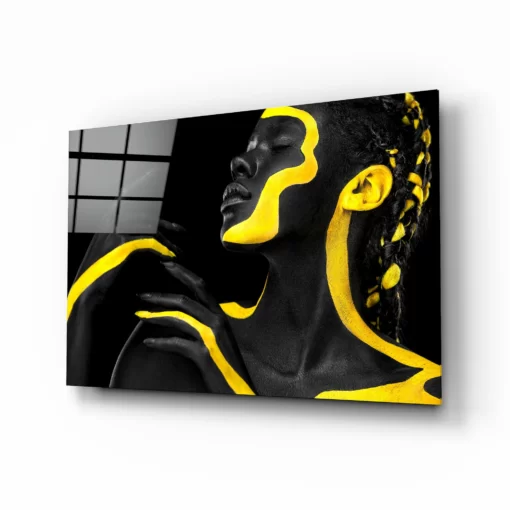 Glasschilderij-Vrouw-met-Gele-Kleur-